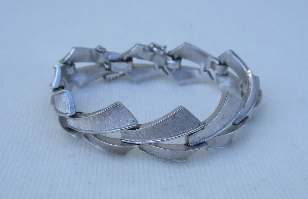 Trifari bracelet silver tone signed excellent condition