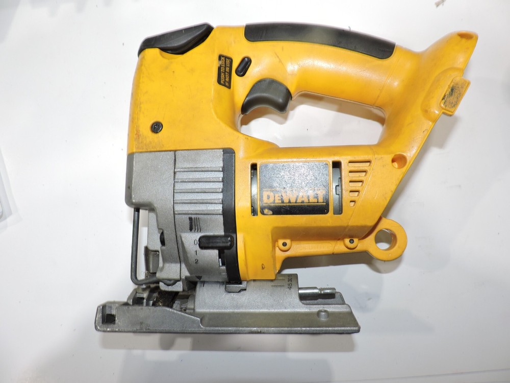 Dewalt 18 Volt jigsaw DW933 variable speed works good