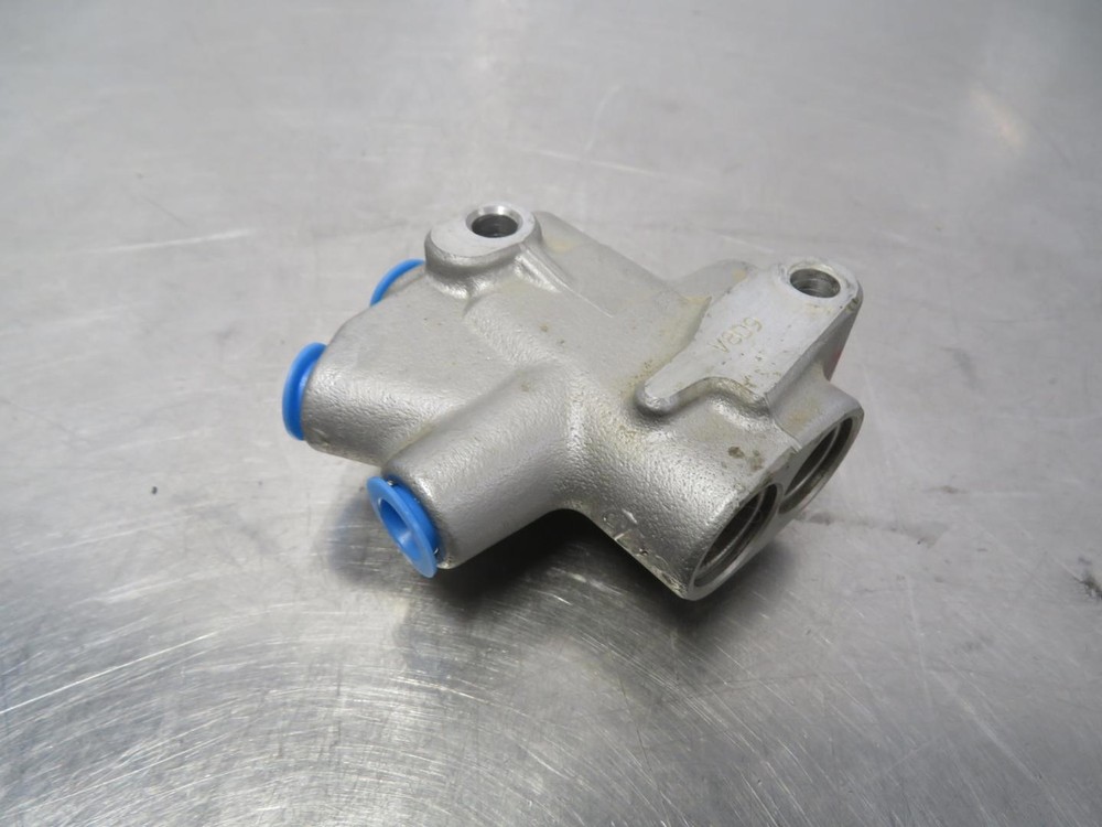 EB979 2006 06 HONDA VFR 800 INTERCEPTOR PROPORTIONING CONTROL VALVE