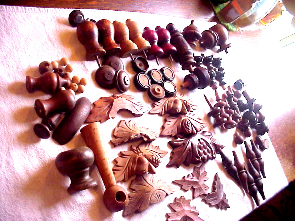 LOT OF 60+ ANTIQUE WOOD DOOR STOPS FINIAL TURNED ARCHECTURE ACCENTS HOME DECOR