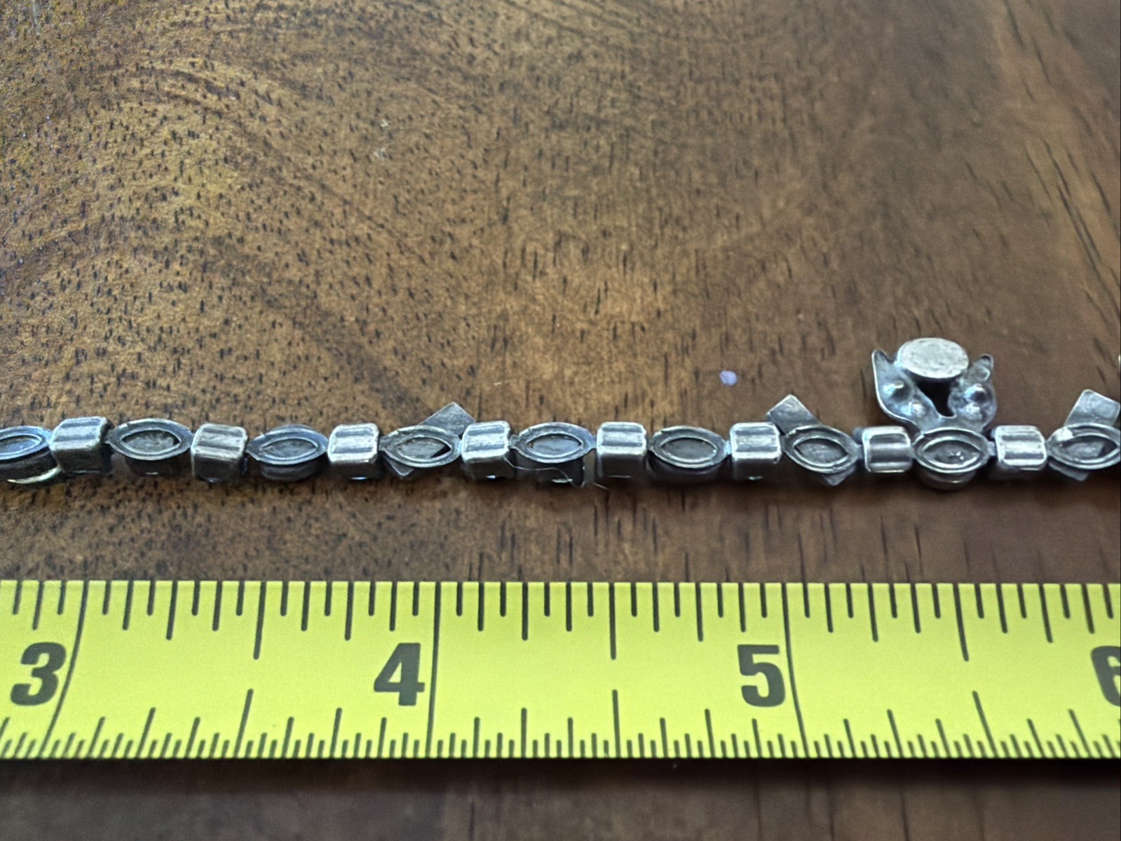 Mary Demarco Fairycore Rhinestone Tulip Glass Opal Hand Clasp Necklace 13"