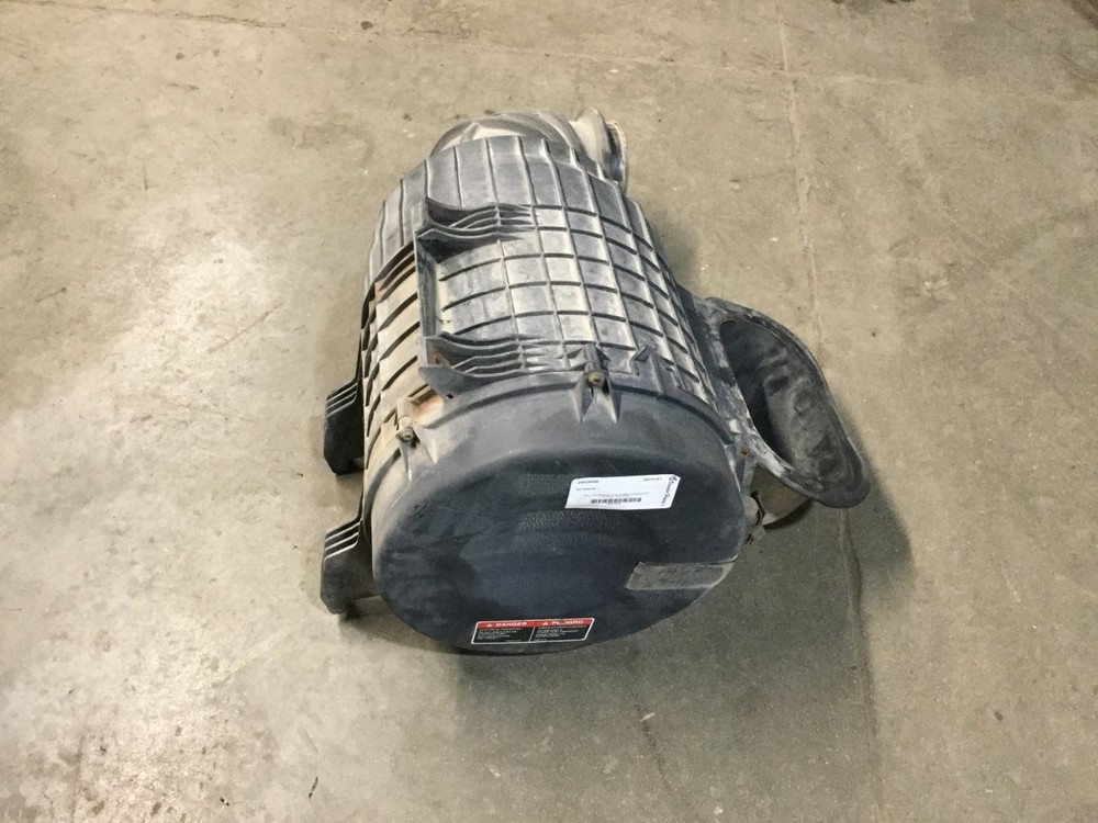 Volvo VNL Air Cleaner - Used