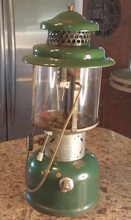Vintage Colman Lantern 2/1962 Model 220E