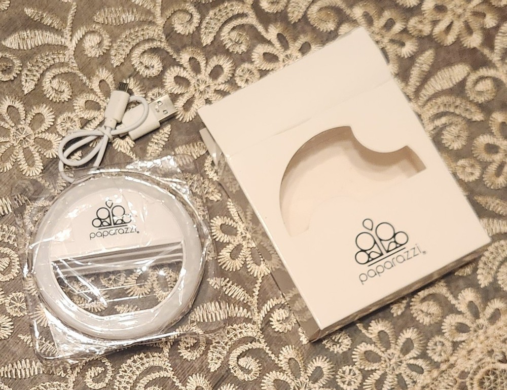 Paparazzi Consultant Light Ring Clip On USB Powered