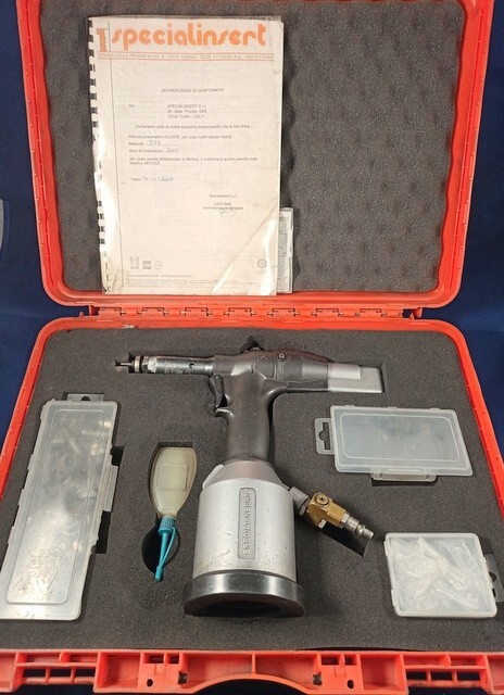 Rivettatrice oleopneumatica per inserti filettati Specialinsert A22/2000