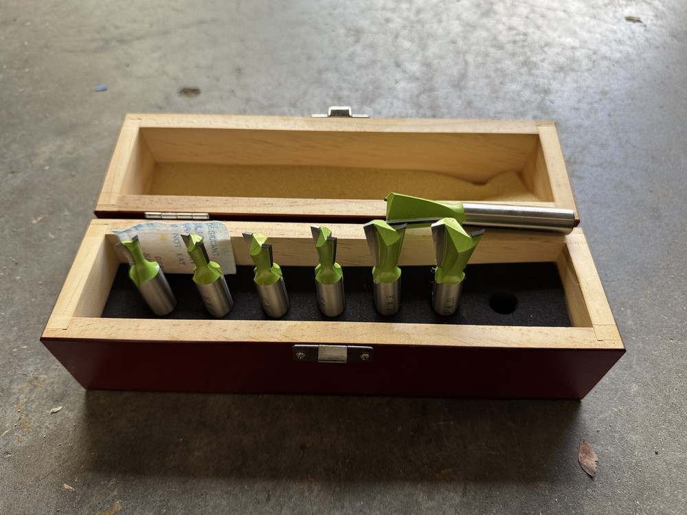 Set of 7 Router Bits W/Case