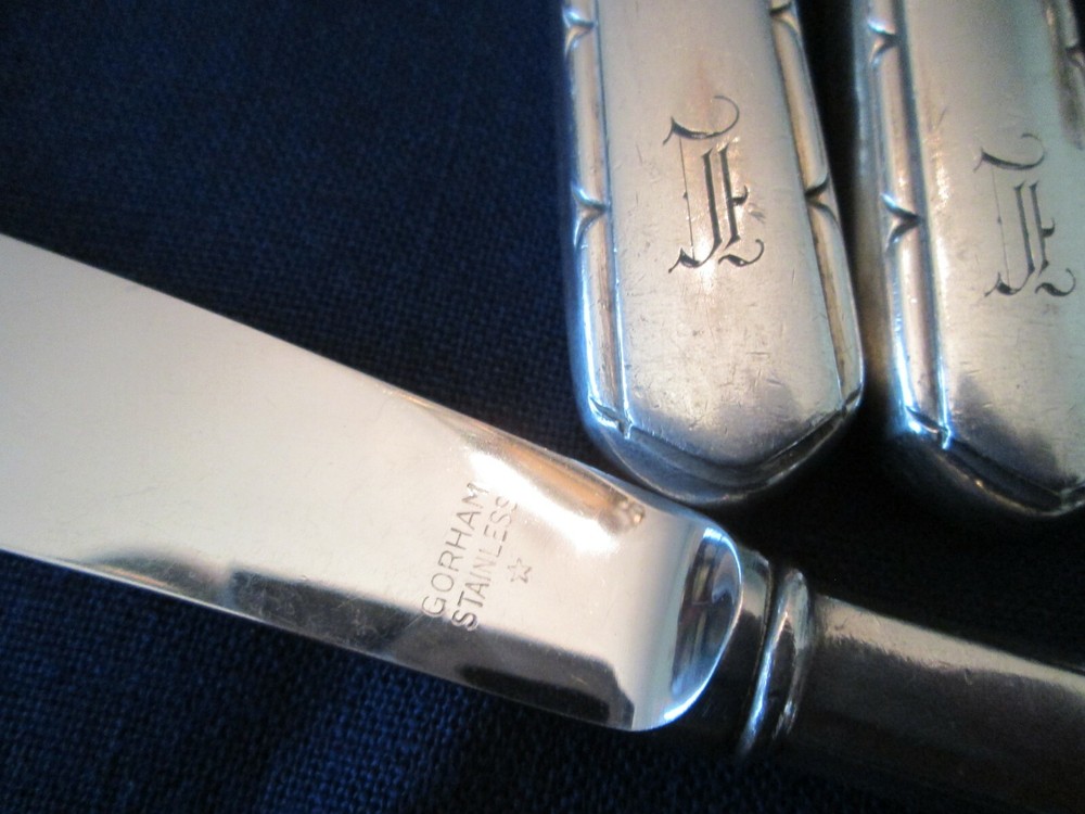 SET 3 DINNER KNIVES! Vintage GORHAM silverplate: REMEMBRANCE pattern: LOVELY