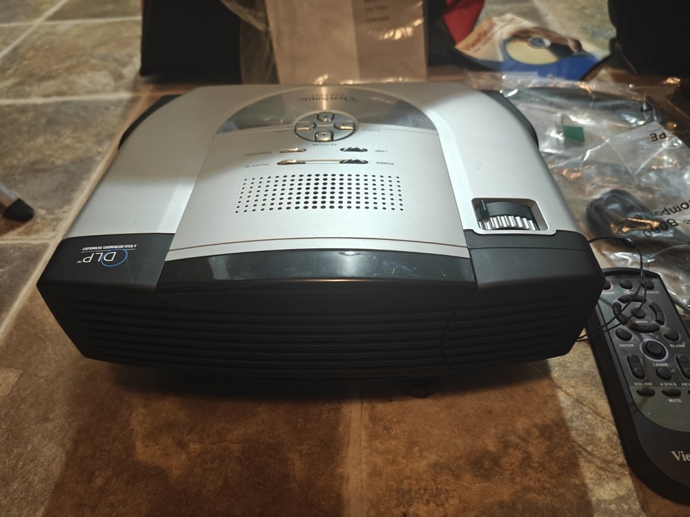 ViewSonic PJ458D DLP Desktop Projector with Remote, Cables, Carrying Case