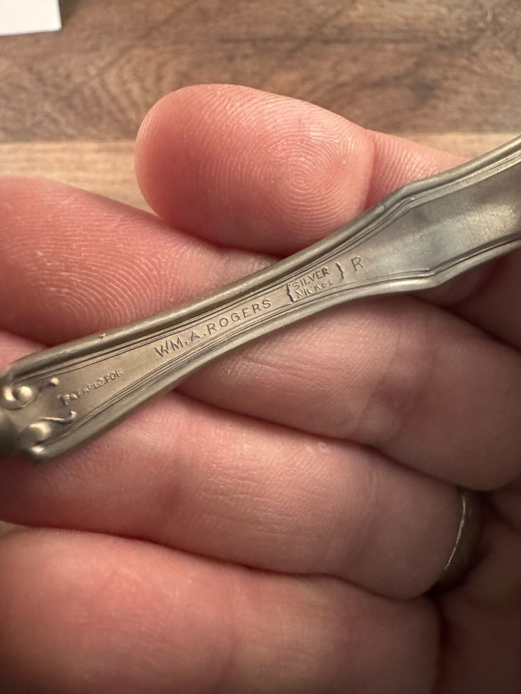 Wm A Rogers Silver Nickel Silverplated Master Butter Knife Unknown Pattern