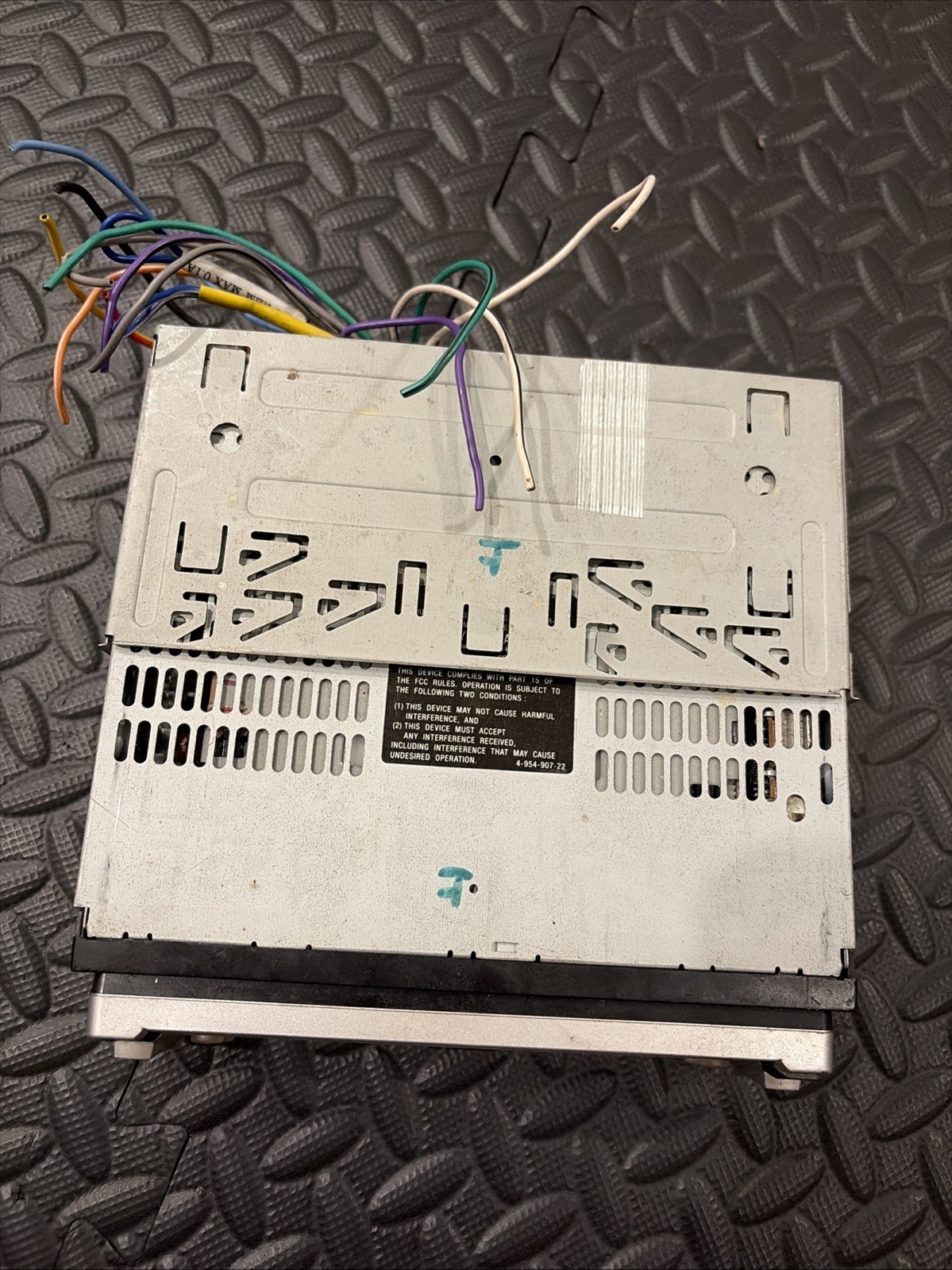 Sony In Dash CDXL350 FM/AM Compact Disc Player Car Stereo w/Detachable Faceplate