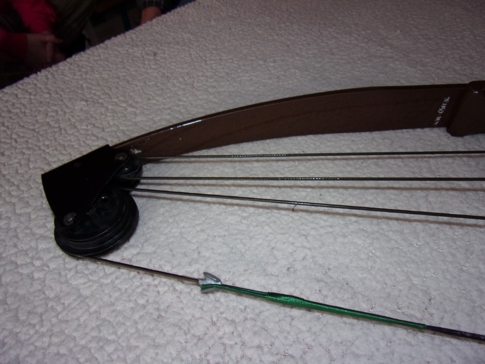 Bear Whitetail Hunter Compound Bow Later Model