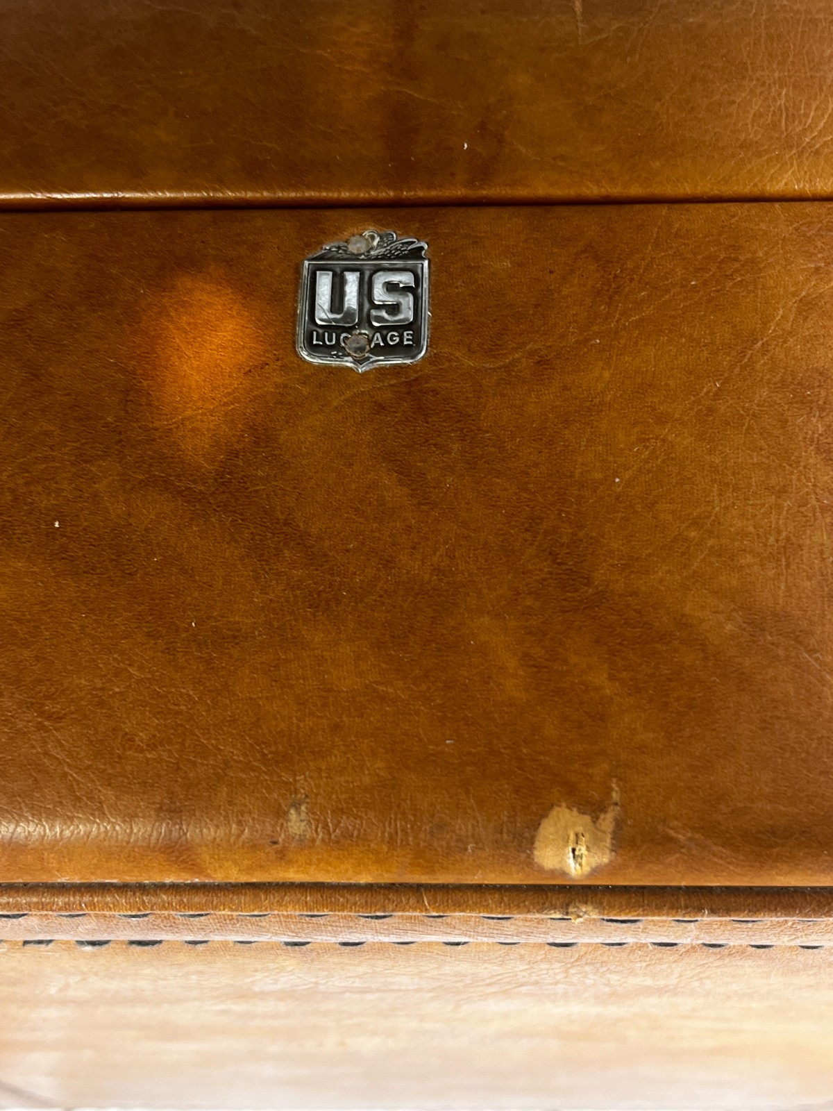 Vintage US Luggage Faux Leather Barware Travel Cocktail Case Set