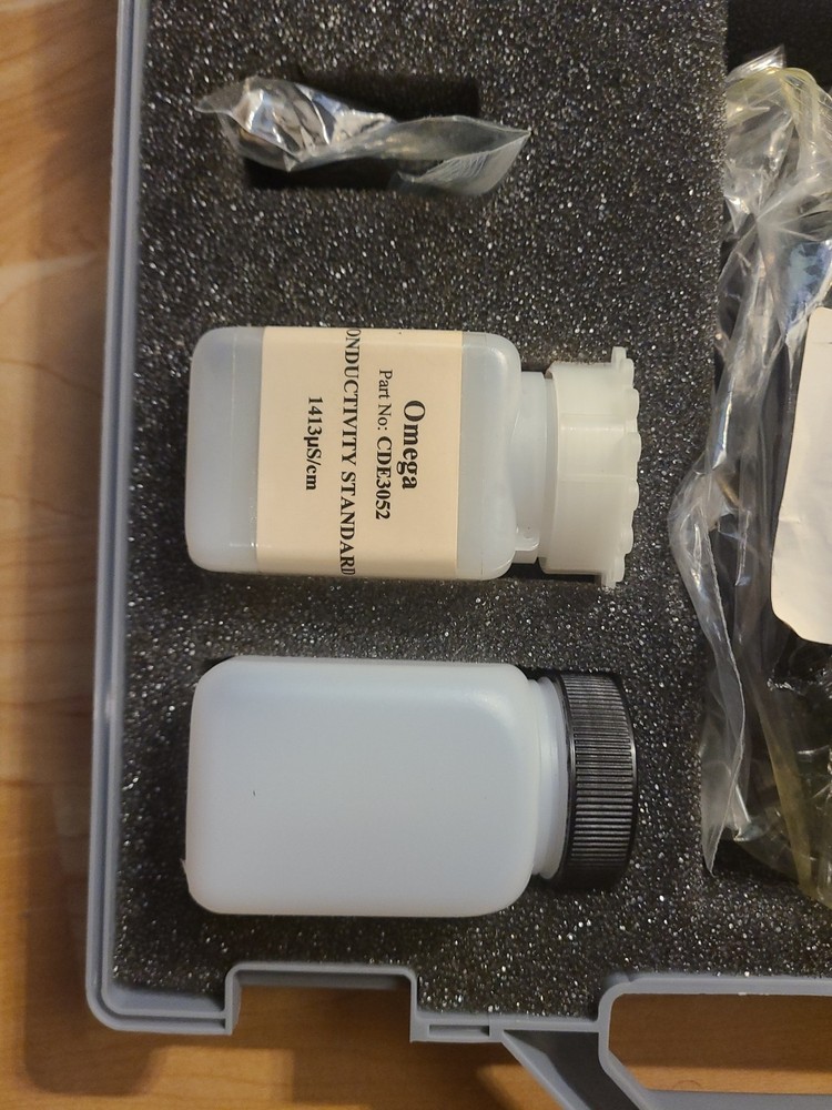 Omega CDH-280-KIT 4 Range Handheld Portable Conductivity Meter Kit