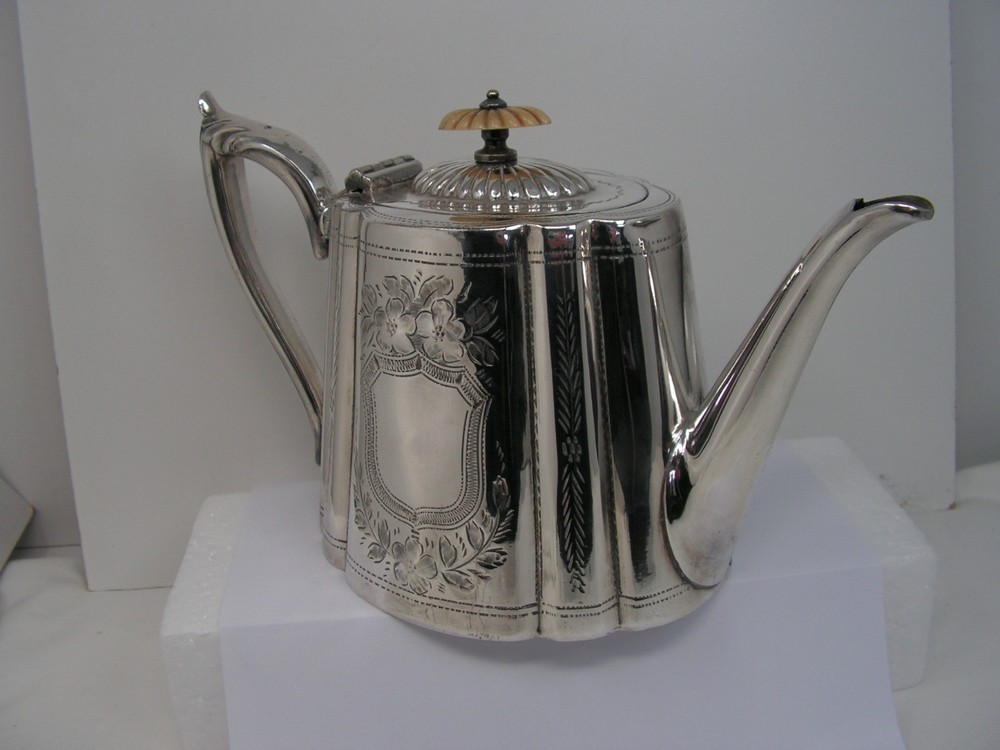 ANTIQUE DECORATIVE VICTORIAN SILVER PLATED TEAPOT