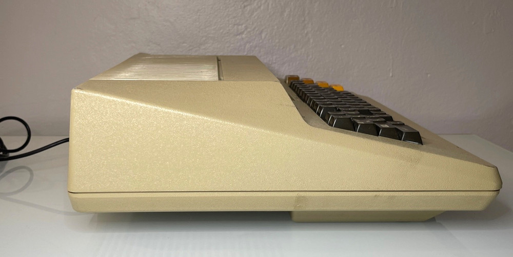 Atari 800 Home Computer with 48K RAM & Guide/Instructions - Missing Keycaps 💻