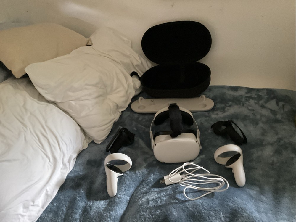 Meta Quest 2 Virtual Reality Headset 256GB bundle (description For More Info)