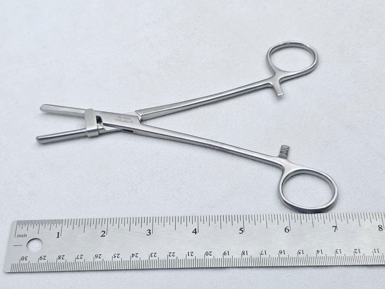 V. Mueller SU-2855 Straight Serrated Tubing Clamp Forceps - Ultrasonic Cleaned