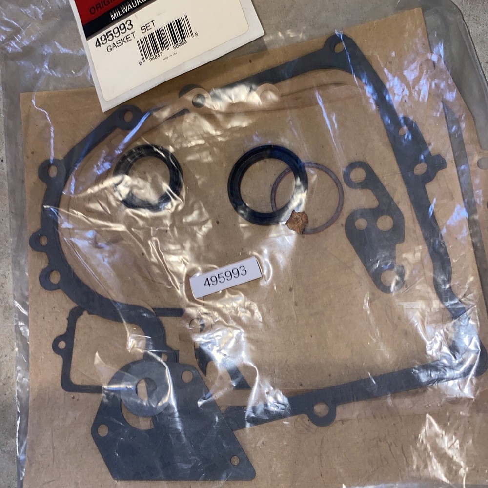 Briggs & Stratton Engine Gasket Set 495993 ( missing head gasket )