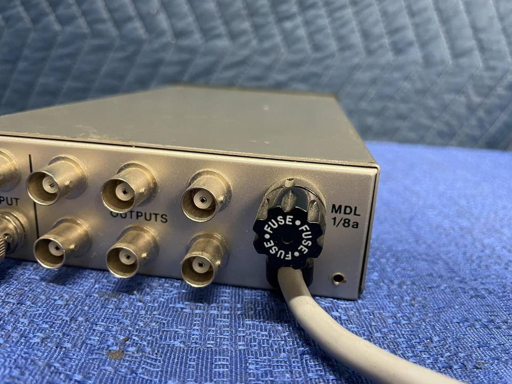 VideoTek - VDA-16 - Video Distribution Amplifier - Powers On