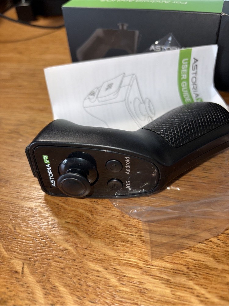 2 Astoria VR Wireless Remote Controls For Android and IOS SC-RA8. New!