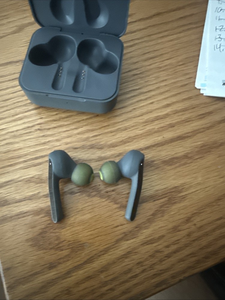 Hyphen Bluetooth Wireless Earbuds with Charging Case. Left Earbud Not Charging.