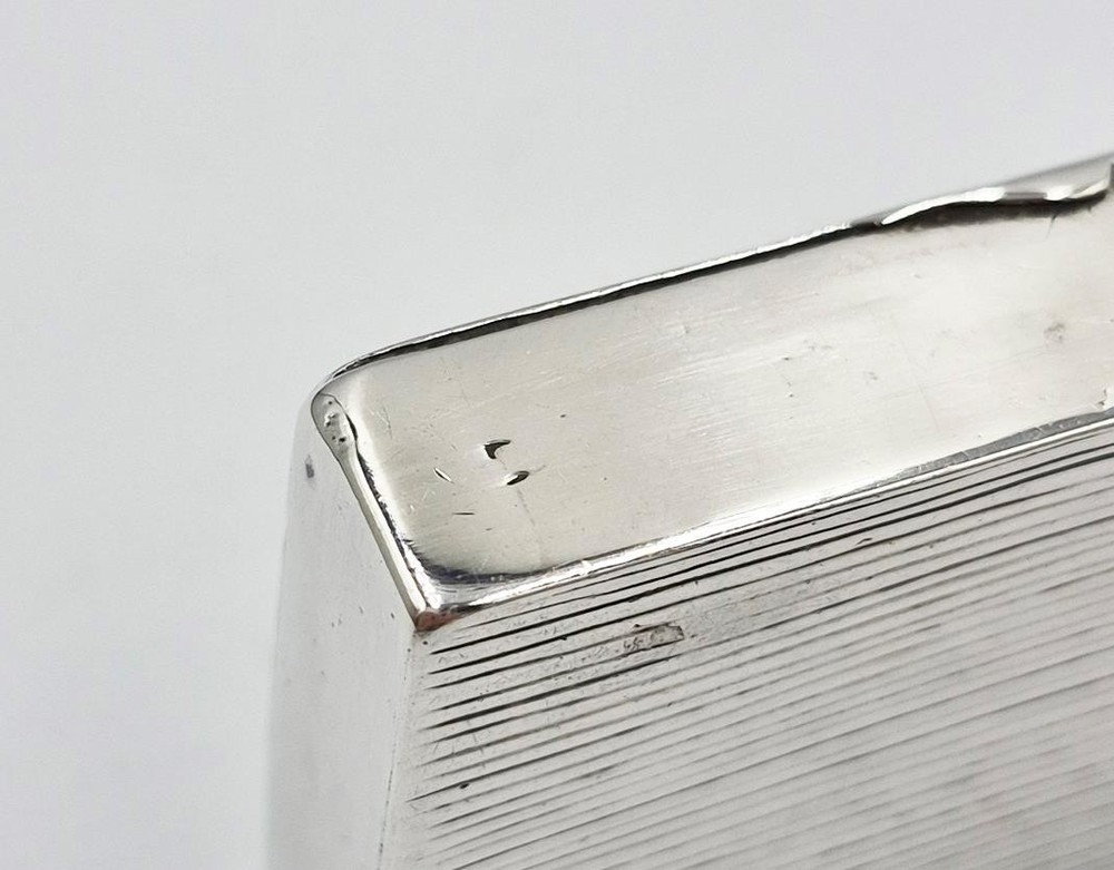 GEORGIAN SOLID SILVER ENGRAVED SNUFF BOX c1810