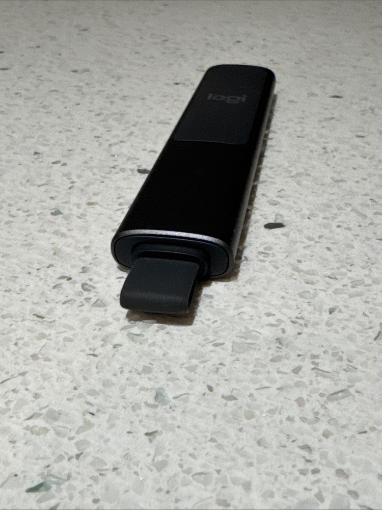 Logitech Spotlight Presentation Remote - Bluetooth/RF - USB - 30 m - Grey