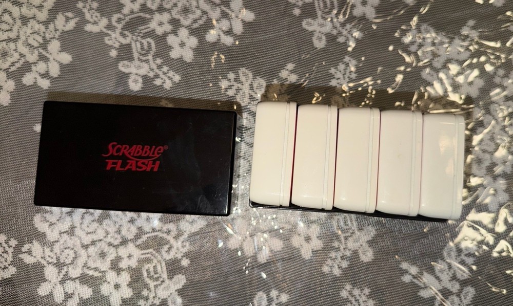 Scrabble Flash With Case and 5 Devices All Work, Excellent Condition