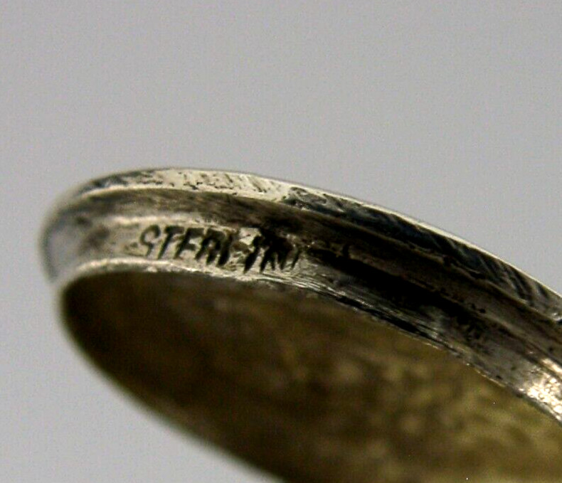 PRETTY GERMAN SOLID STERLING SILVER PILL BOX c1950