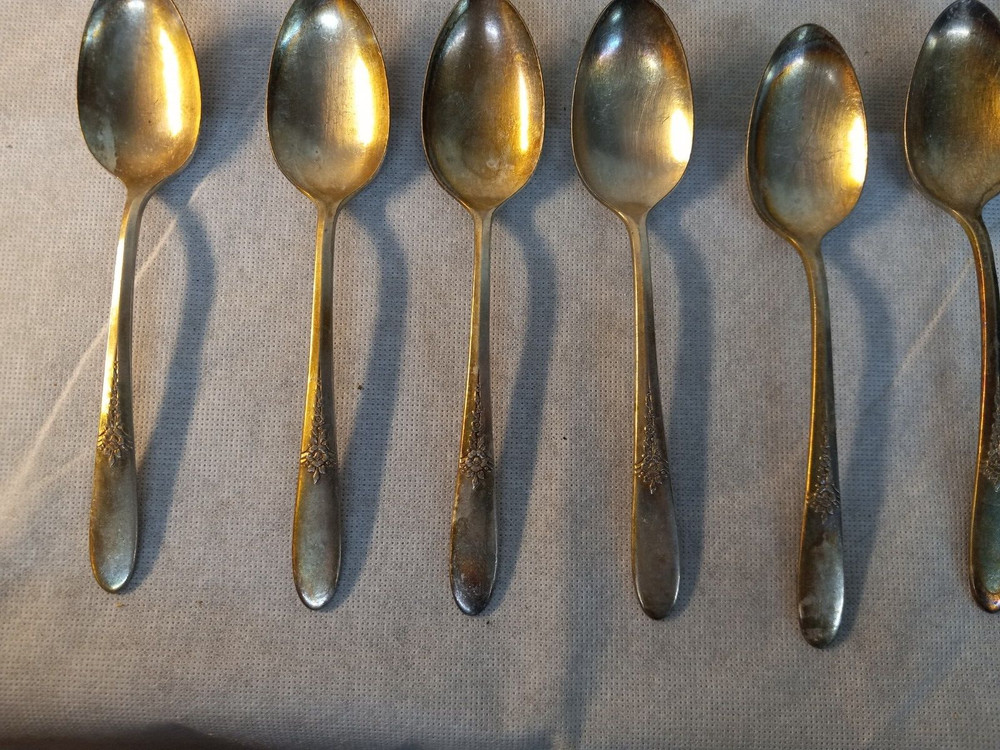 34pc. Antique ONEIDA COMMUNITY Tudor Plate FLATWARE LOT Service for 5