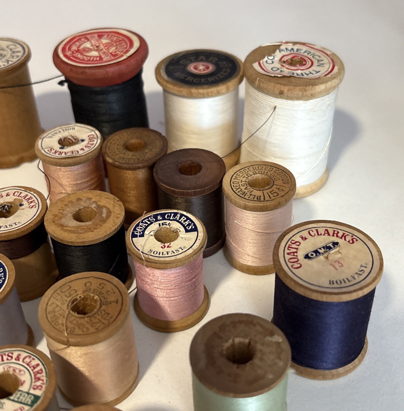 Lot Of 29: Large 6; Medium/Small 23 Vintage Wooden Thread Spools 20 With Thread