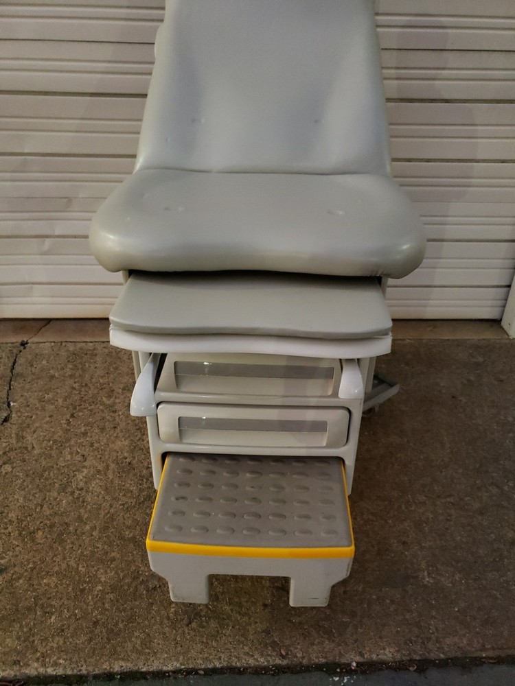 Midmark 604 Exam Table Excellent Condition