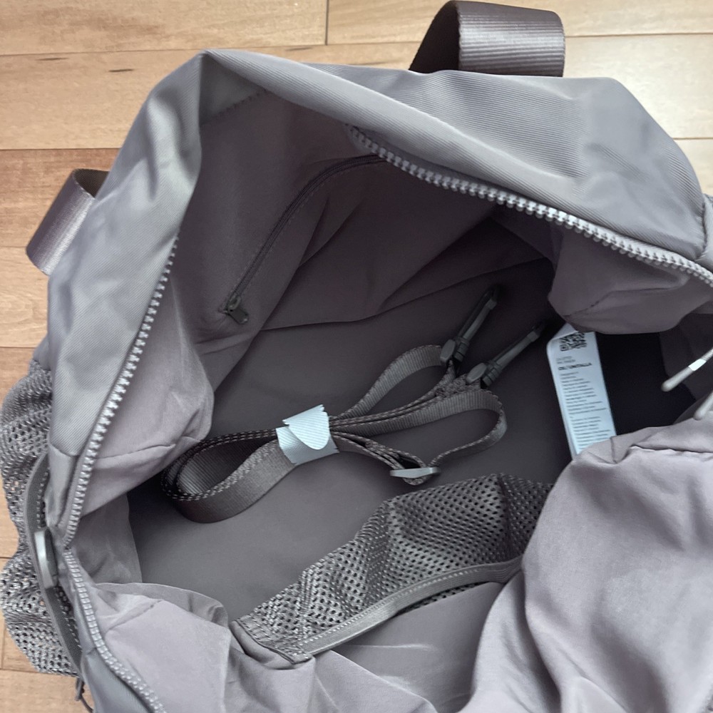 NWT Fabletics The Essential Gym Bag
