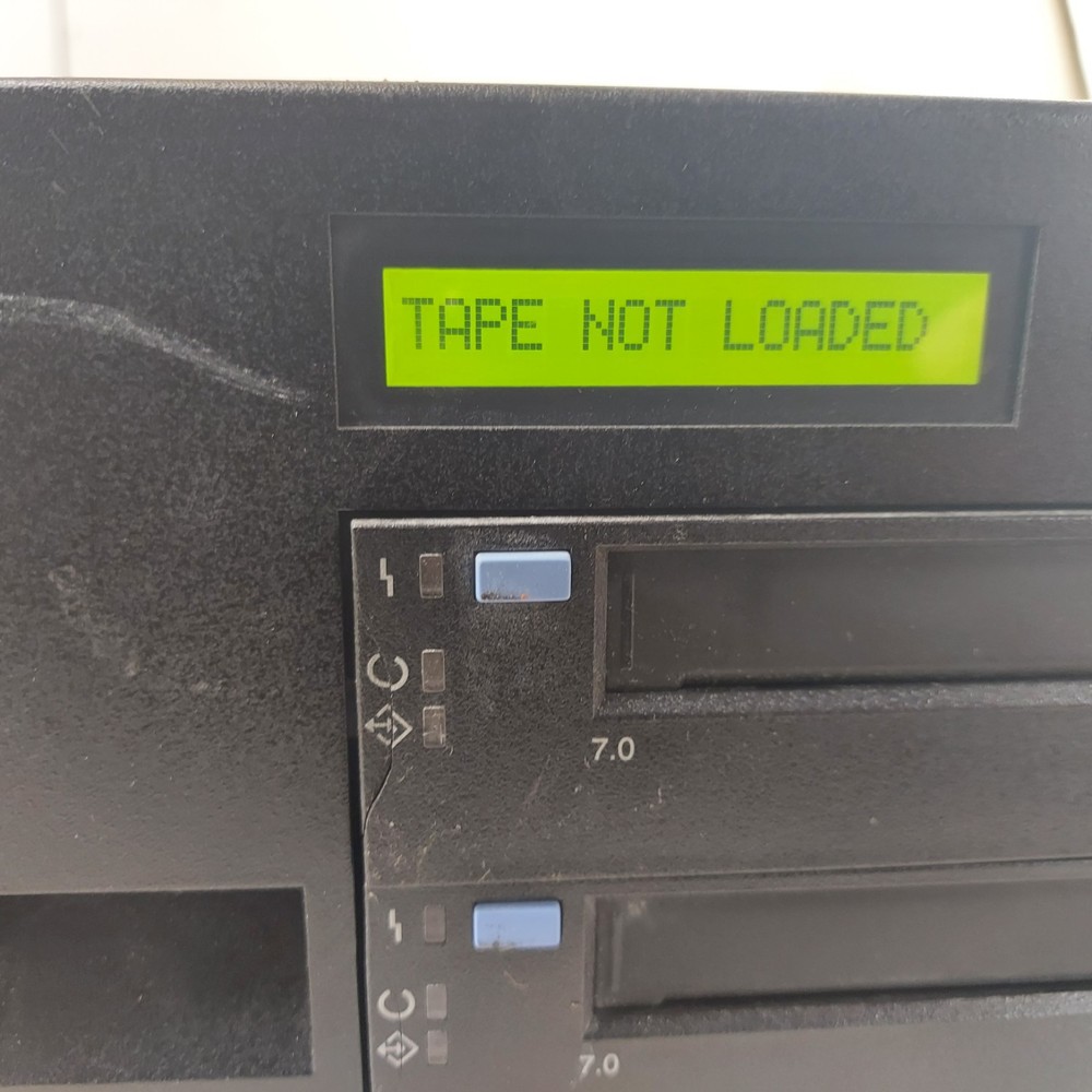 IBM 7208-234 TAPE DRIVE