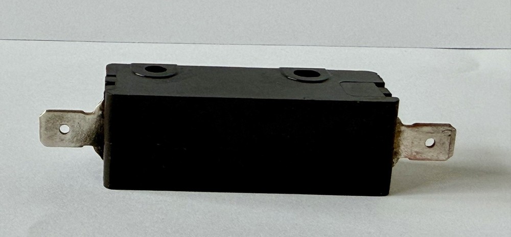 CHERRY E14 25A NORMALLY OPEN SNAP ACTION PUSHBUTTON SWITCH 125/250 VAC