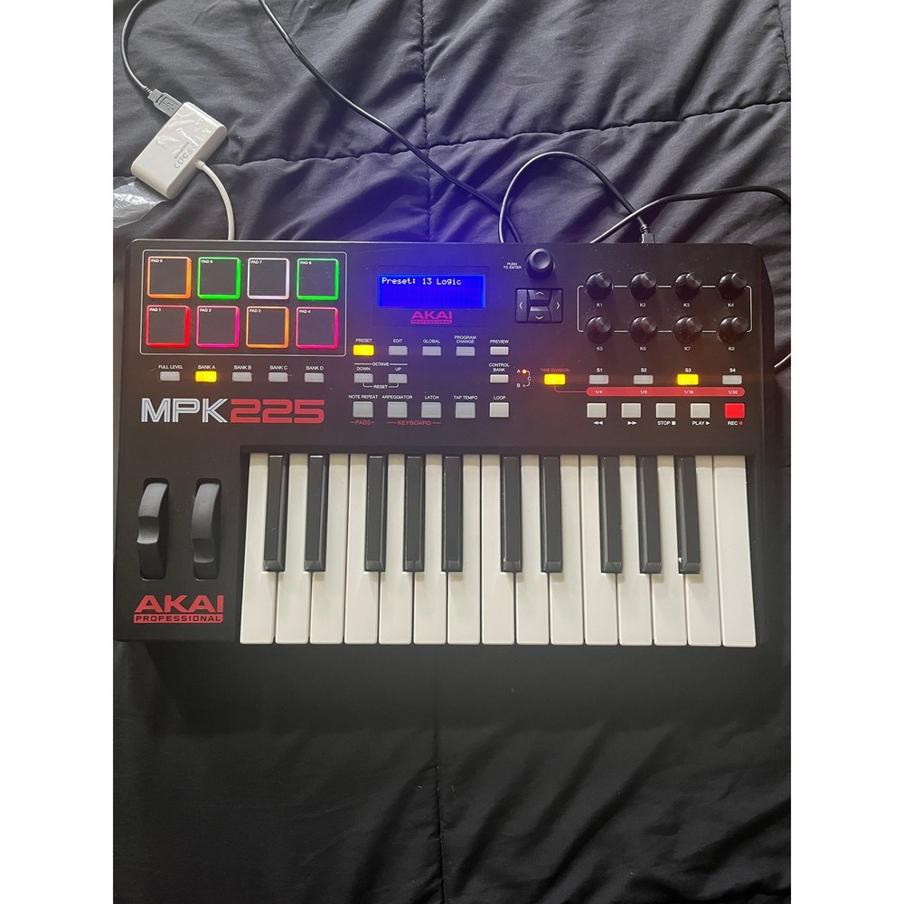Akai MPK225