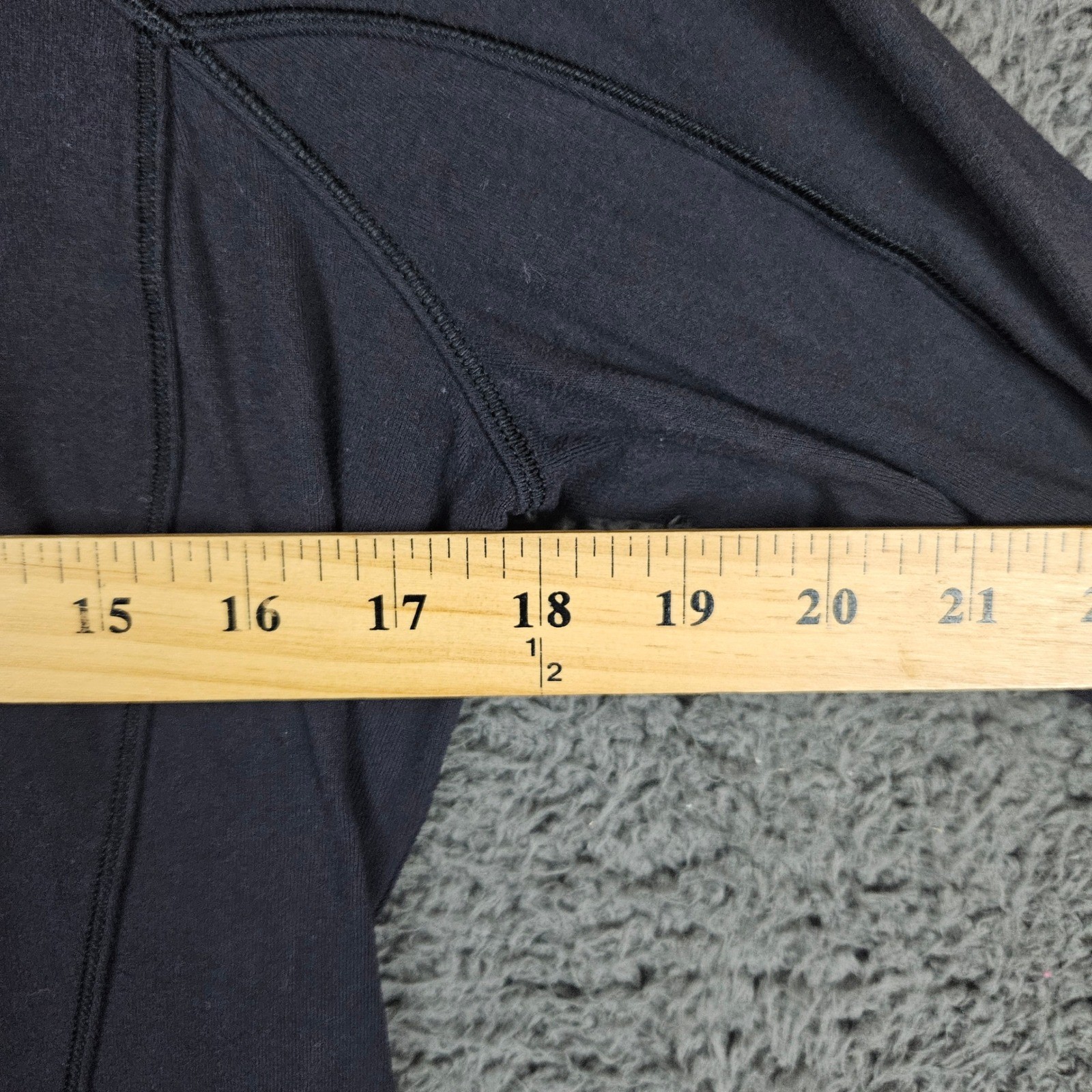 Lululemon Women's 8 Gray Half Zip Pullover Long Sleeve Activewear Top