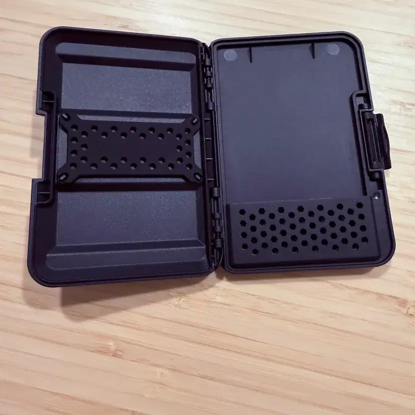 Pelican MagSafe Card Case Official