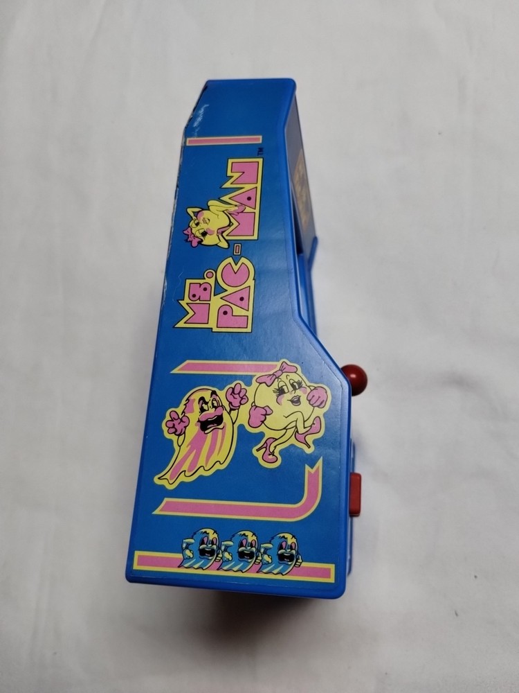 Mini Arcade Machine Featuring Ms. Pac-Man Unique 2018 (Batteries Included)