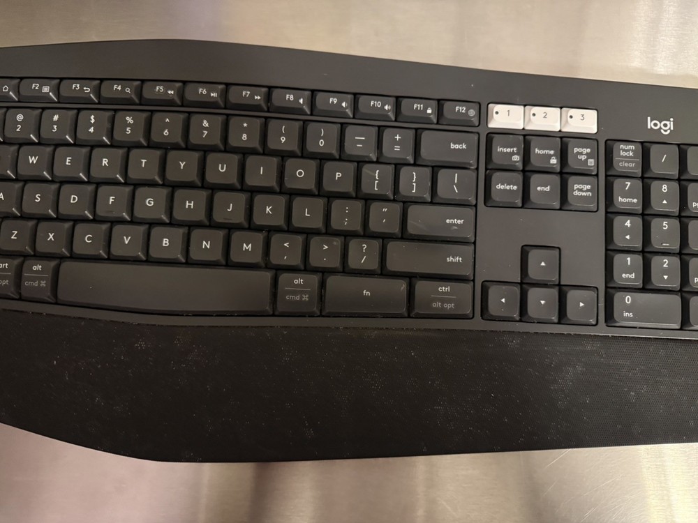 Logitech MK850 Performance Wireless Keyboard and Mouse Combo