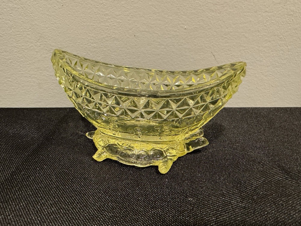 Uranium Vaseline Adams & Co Turtle Dish