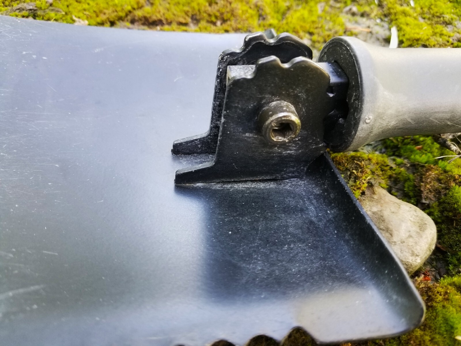 US Military GERBER 2000 E-TOOL Entrenching Folding Shovel w/ SERRATED EDGE VGC