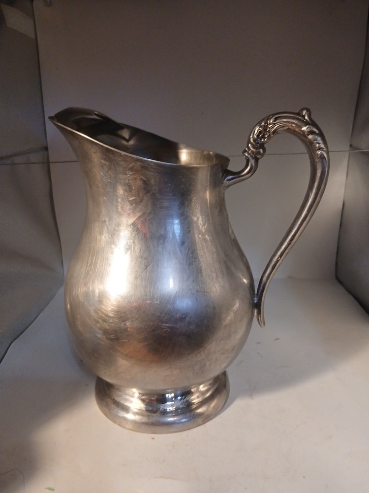 vintage silver plated water pitcher with ice lips (L7a)