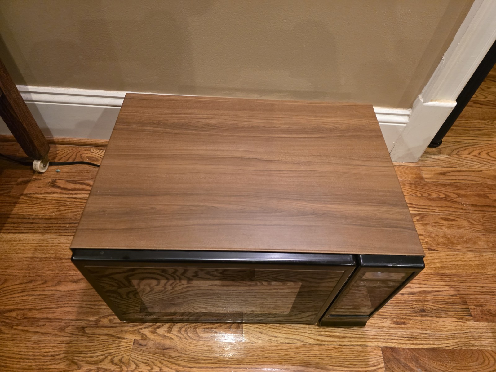 Vintage Sharp Carousel Microwave Oven Model R-4A70 1988 Faux Wood Grain CLEAN