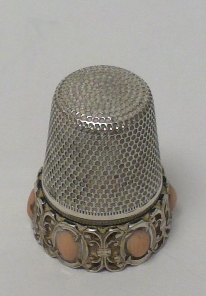 Vintage 800 Silver & Pink Coral Thimble