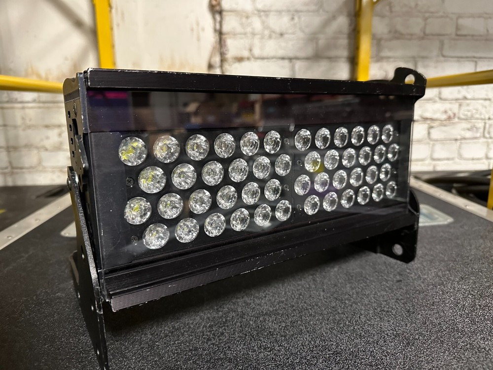 Chroma Q STUDIO FORCE D12 6100K