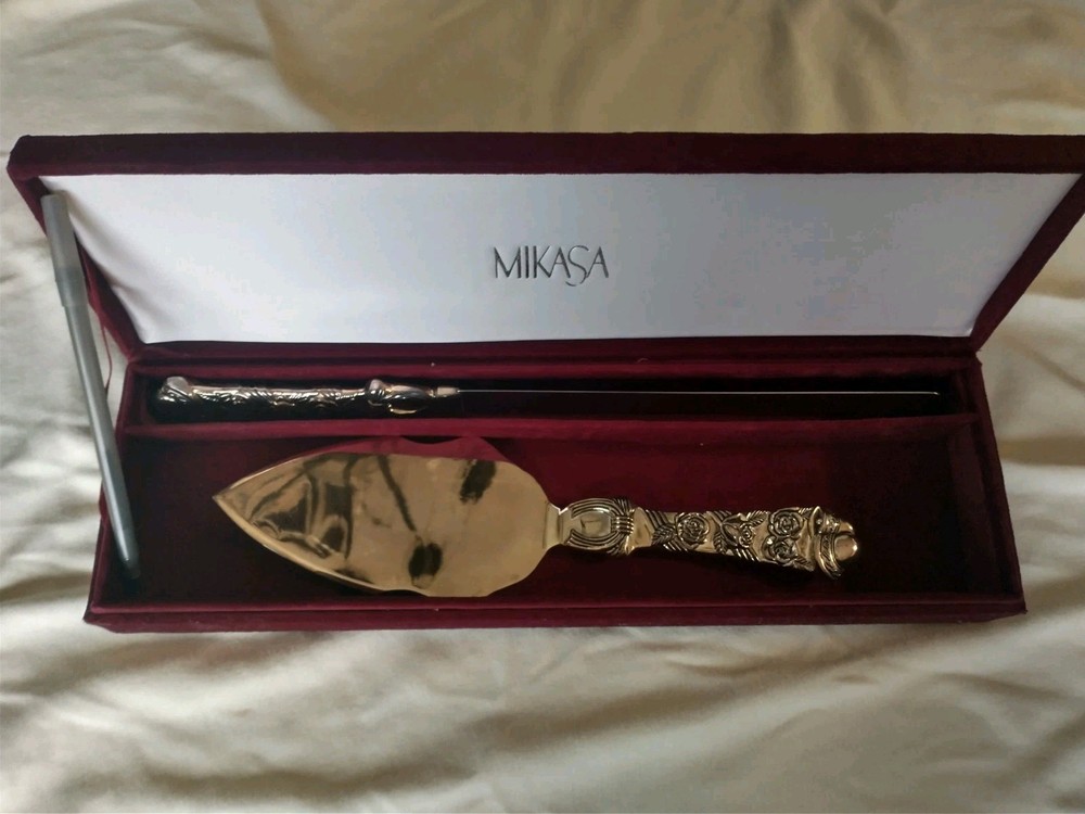 Mikasa Wedding Cake Serving Set