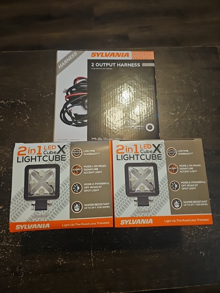 2 Sylvania 2 In 1 LED Light cubes & 2 Output Harness
