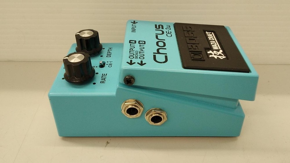 Boss Ce-2W Effector