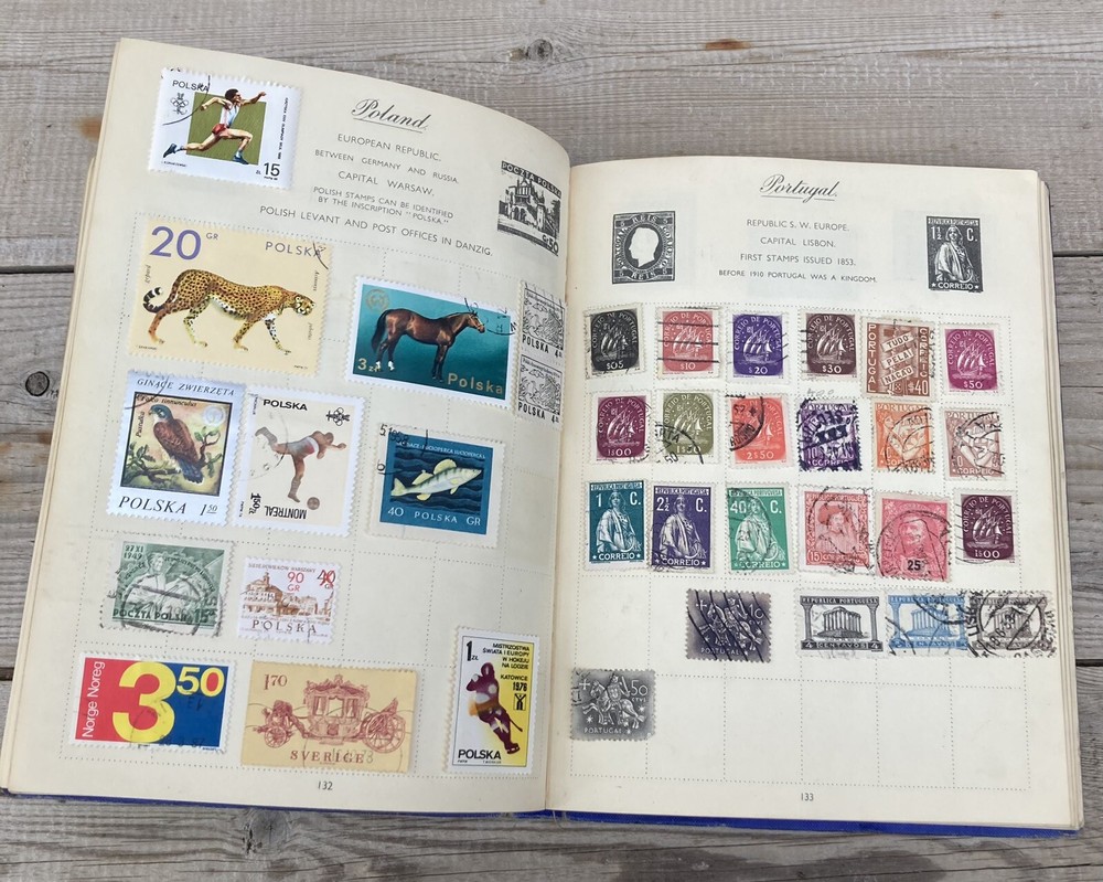 Vintage Royal Mail Stamp Album 1200 Stamps